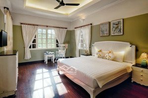 mt xuân thủy 2000m2 làm cf nhà hàng