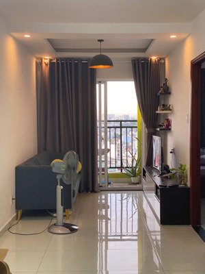 bán căn hộ 8x plus tầng 15, view bắc. nhà có nội thất, giá 2ty870 có sổ hồng.