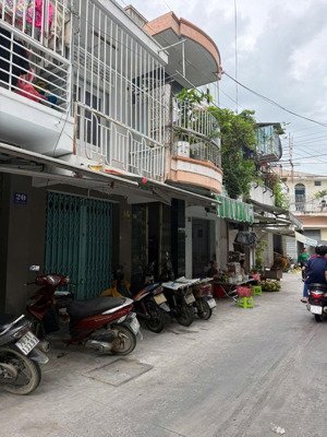 bán nhà hai mặt tiền , đường tiền giang phước hải rộng 8m hướng tây nam