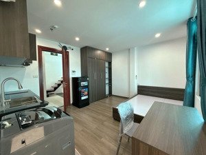 căn hộ dòng tiền lô góc thang máy ô tô đỗ cửa cầu giấy ...27.5ty doanh thu ~800 triệu/năm fnt