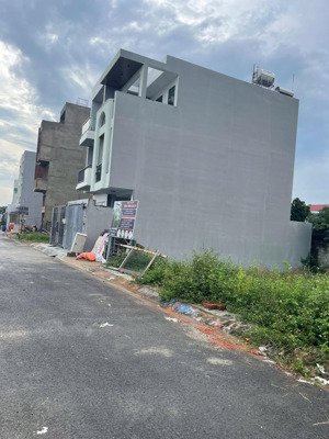 đất chợ đầu mối, dt 50m2 giá 2 tỷ 889 shr công chứng ngay