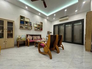 giá tốt. võng thị 74m, 5t, mt 6.3m - phân lô, vỉa hè, 2 ô tô tránh. giá 29.5 tỷ.