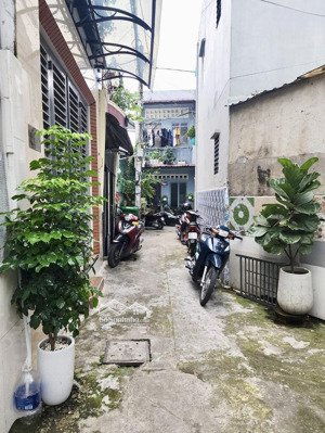 bán đất tặng nhà p3 gò vấp-54m2-hoàn công nở hậu. chỉ nhỉnh 5 tỉ