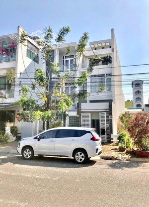 bán nhà sổ hoàn công nội bộ phạm hùng đối diện trường học