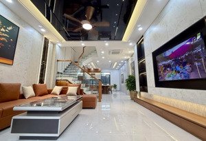 nhà 3.5 tầng , xây mới full nội thất xịn xò , vị trí gần đại lộ võ nguyên giáp