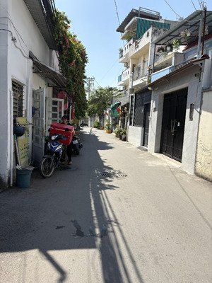 - nhà 62m (4.5x13) mt đường 41, bình trưng đông q2 (6ty980)