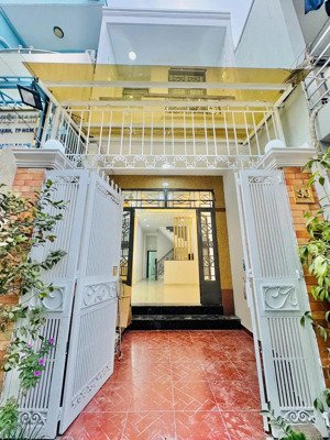 bán nhanh nhà 53m2 - 2 tầng - chỉ 8,4 tỷ - hxh 6m - có phòng ngủ ở trệt - sổ vuông,pháp lý chuẩn