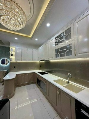 mặt tiền lê quát sát đầm sen (4.1 * 20)m 9 tỷ