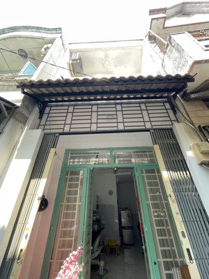 nhà còn mới đẹp thích hợp cho vk ck mới cưới quận bình tân 2ty980 còn tl (nc)
- nhà sát