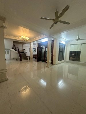 cho thuê nhà riêng tại trung tâm phường suối hoa cũ, diện tích sàn khủng ~745m2