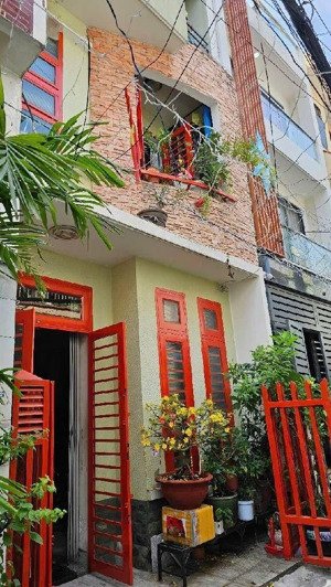 hẻm 4m thông - khu vip huỳnh văn bánh - 4 tầng btct - 52m2 - gần mặt tiền - giáp quận 3