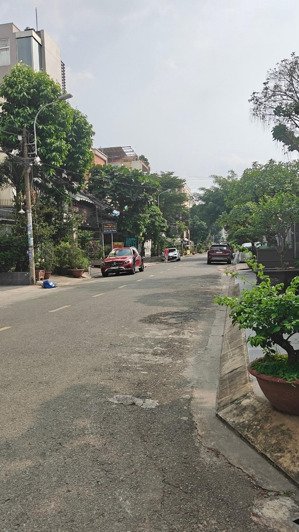 đất mặt tiền khu vip tên lửa lô góc đất 11x22 - mặt tiền đường 10m có lề đường 3m chỉ nhỉnh 32 tỷ