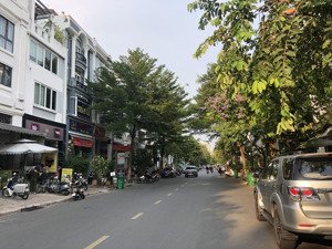 bán nhà phố khu hưng phước, phú mỹ hưng, có 9 phòng chdv, thang máy, giá 33,8tỷ, hđt: 82 triệu, sh