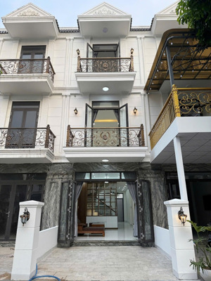 nhà phố 3 lầu 1 tum kdc đông hưng, phường dĩ an, tp hcm