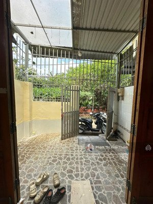 (5.5tr) cho thuê nhà cấp 4 full nội thất gần vinhomes, hẻm xe hơi