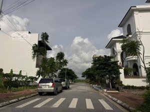 bán nhà lô góc xẻ khe khu tđc d bắc sông cấm