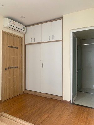 chính chủ cần bán căn góc 3 phòng ngủ; nhà mới 90%. giá bán 2,990 tỷ. lh hương xem ạ: 