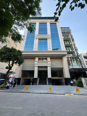 bán building khách sạn hồ trúc bạch, 230m2x11t 150tỷ,dòng tiền 650tr/tháng đầy đủ gpxd sổ nở hậu!!