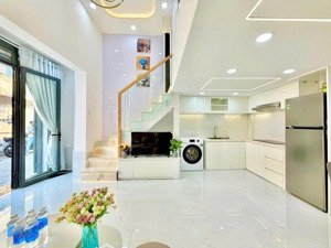 lô góc hẻm xe hơip11 bình thạnh 3 tầng. chỉ 6.x tỉ