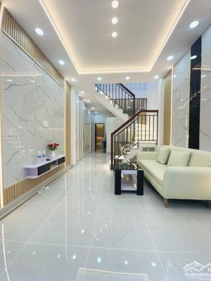 đ.phạm văn bạch quận tân bình -nhà mới nội thất cao cấp sang trọng - hẻm an ninh sạch sẽ văn minh.