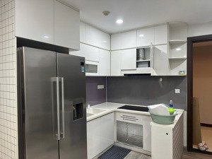 cần bán gấp căn 2pn.1wc có ban công tầng trung thoáng botanica premier