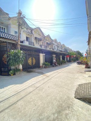 bán nhà hẻm 109 tx 33 phường thạnh xuân 4 x 13,8m 1 trệt 1 lầu 2pn 3 vs nhà đẹp vào ở ngay