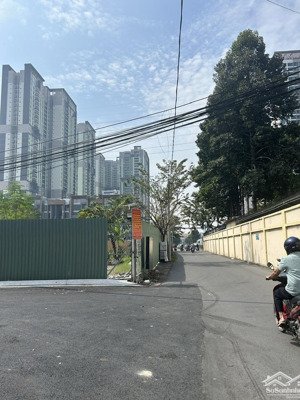 xe hơi ngủ trong nhà sát trung tâm hành chính tp thủ đức 86m nhỉnh 9 tỷ