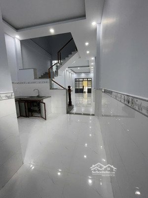 bán nhà lê thị riêng mặt tiền chợ sầm uất hơn 100m2 chỉ 8ty