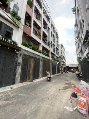 nhà đẹp ở ngay gần hà huy giáp 1 trục sang gò vấp