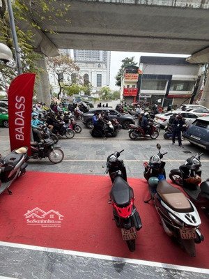 cần bán toà nhà mặt xuân thuỷ, dt rộng , chủ rất thiện chí bán