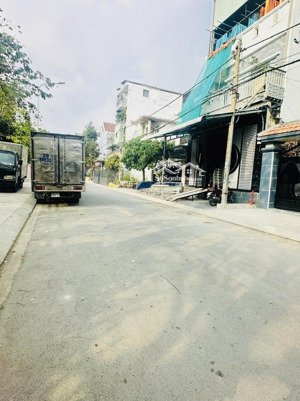 nhà hiếm đối diện bx q8 mt khủng 10m 60m 4pn chỉ 7 tỷ