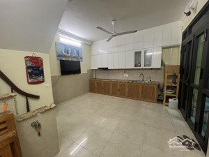 chính chủ cho thuê nhà riêng 30m2 5 tầng 1 tum các phòng khép kín full nội thất