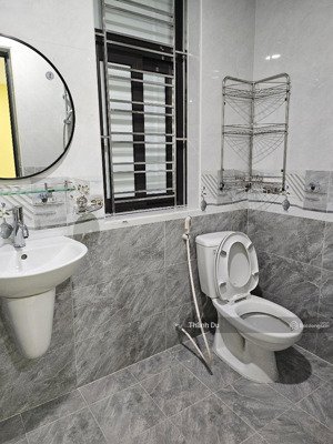 cho thuê căn hộ chung cư mini 80m2 1pn 1 phòng khách , bếp tại ngọc thụy , gần cầu giá 8tr/tháng.