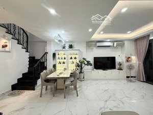 nhà đẹp ở ngay sát mặt tiền đường xe hơi thông huỳnh văn bánh 60m2 , 3 tầng btct mới chỉ 9,7 tỉ tl