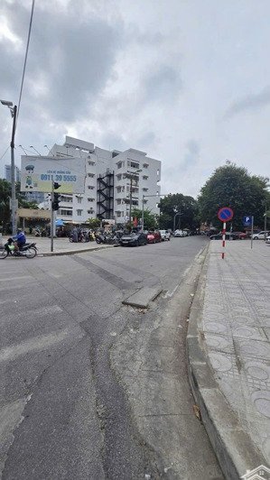 bán nhà hiếm, dòng tiền 1.3tỷ/năm-2 mặt thoáng-trung tâm ba đình-ô tô đỗ cửa, ngõ thông-20 m ra măt