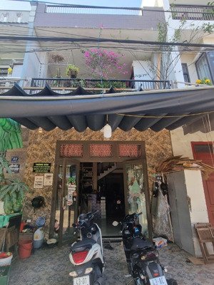 nhà mặt tiền 2 tầng đúc hòa minh 14 . - dt: 70m2 ngang 5m,(dt sàn 140m2)
- công năng 3 pn