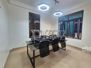 cho thuê nhà ngõ 68 trung kính 65m x4t ô tô đỗ cửa