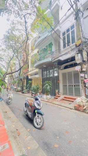 siêu phẩm oto tránh kinh doanh, thông thoáng, khu dân trí.