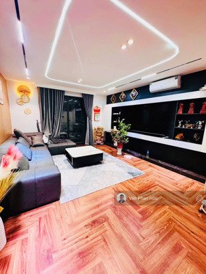 bán nhà lạc long quân, sổ vuông pháp lý sạch, full nội thất, gần phố, 40m2 *4t giá chào 8,75 tỷ