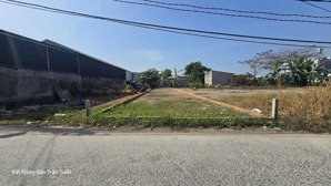 sát tỉnh lộ 9 ngay ngã 3 mỹ hạnh, đường thông dân đông, bê tông 6m, đất nền cao ráo