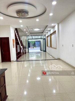 nhà 4 tầng mt thích quảng đức- p. nam nha trang. dt: 102m2 giá 11ty5