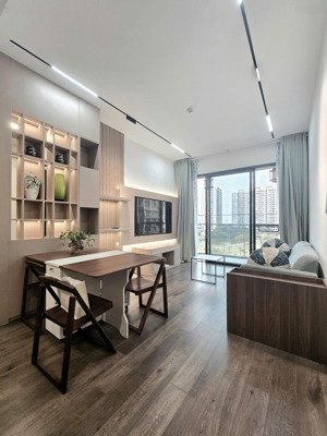 căn hộ 2pn mới 100%- view quảng trường thoáng mát. nhà đã có sổ hồng công chứng liền. 