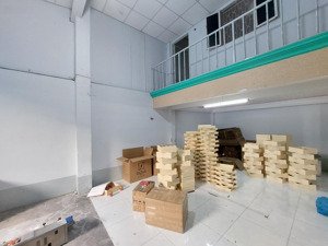 kho cho thuê quận 7 đẹp có vp, wc, trần la phông kết hợp vp, kho cho ở lại