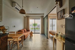 cho thuê căn hộ 1pn cao cấp, ban công lớn - ngay trung tâm thảo điền gần cầu sg - tuyến metro