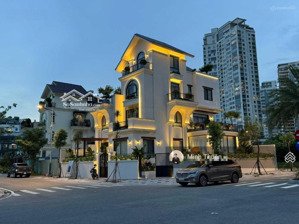 hạ sâu bán nhanh - căn biệt thự góc 2 mặt tiền - hầm 5 tầng - 18x21m - đường 20m -giá tốt chỉ 75 tỷ