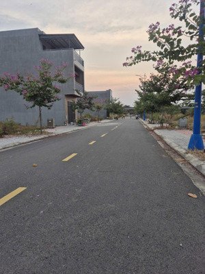 cần bán lô đất tđc hoà long: 5x20 full tc đường nhựa vỉa hè 17m dự án đang hot nhất tp bà rịa