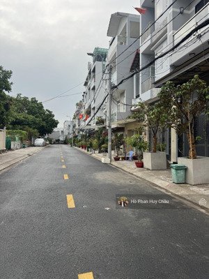 hẻm 12m huỳnh thị đồng 52m 3 tầng đang cho thuê 12tr/tháng 7.1 tỷ