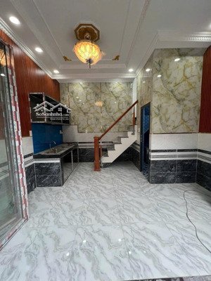 bán gấp nhà mới vào ở liền quận 7
