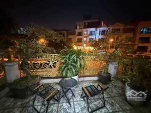 liền kề kđt văn phú - hà đông - dãy vip - nội thất 3 tỷ - thiết kế cực xịn - ô chờ thang máy