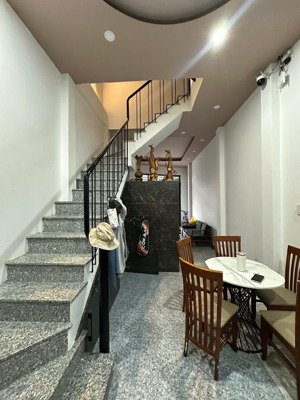 [ nhà 3 tầng, giáp góc mặt tiền định cư _ vị trí ổn áp gần ngô đức kế ] giá : 8,5 tỷ ____